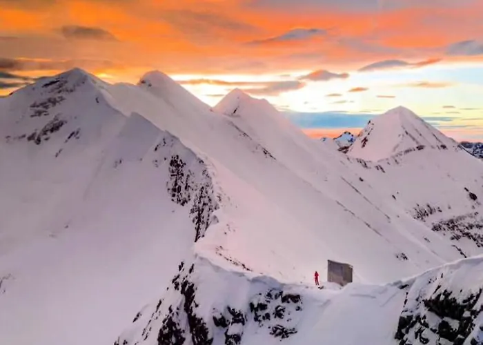 View Emerald Apartment *