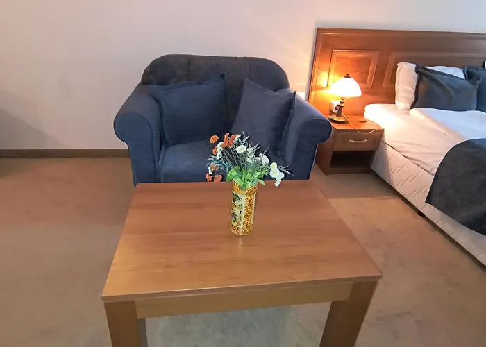 View Emerald Apartment *