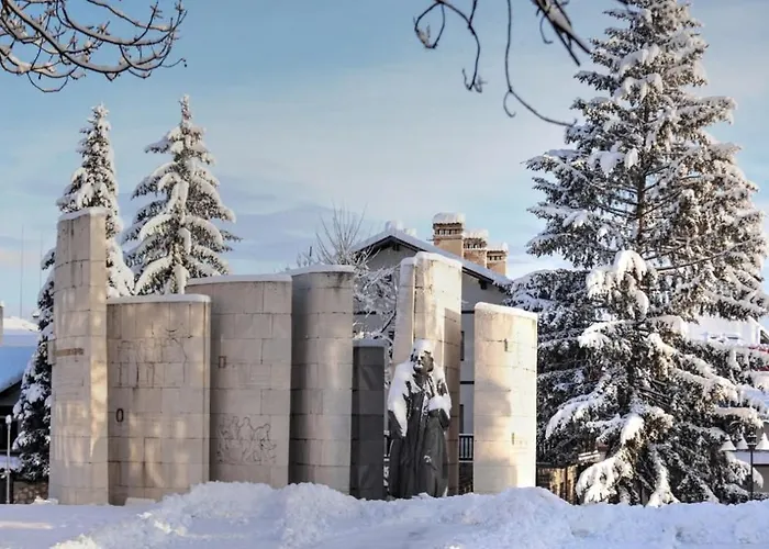 View Emerald Apartment